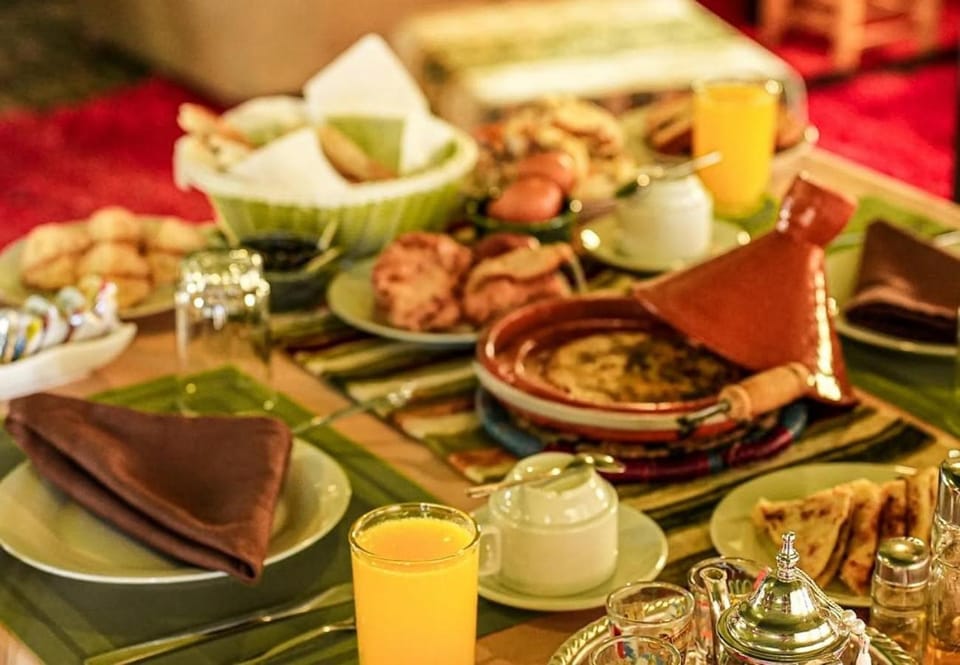 Restaurant/places to eat, Food and drinks, Food, Breakfast, Continental breakfast, Buffet breakfast, Lunch, Dinner, Drinks