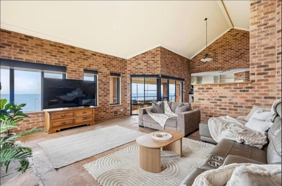 NEW! Beachfront Holiday Home House in Perth