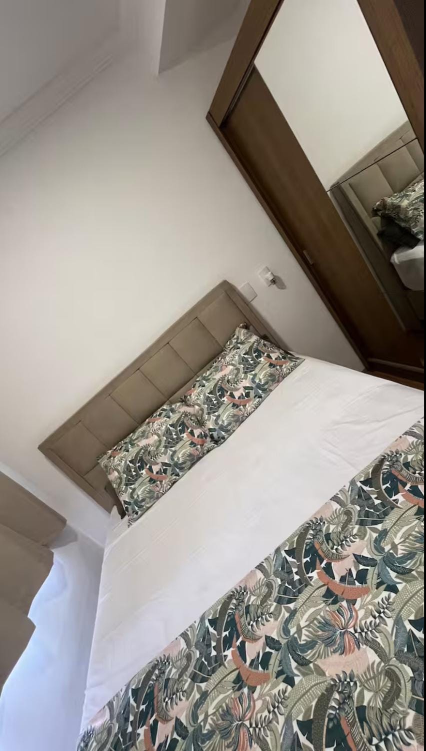 Apartamento de 2 quartos no Recreio dos bandeirantes Rio de Janeiro próx as praias Prainha Grumari Pontal, Condomínio Lindo, Portaria 24hs, Praia do Pontal a 10 minutos andando, ideal para sua lua de mel, e só alugo no mínimo 2 diárias Apartment in Rio de Janeiro