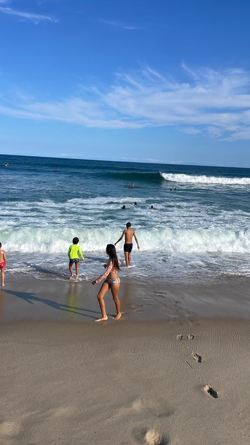 Apartamento de 2 quartos no Recreio dos bandeirantes Rio de Janeiro próx as praias Prainha Grumari Pontal, Condomínio Lindo, Portaria 24hs, Praia do Pontal a 10 minutos andando, ideal para sua lua de mel, e só alugo no mínimo 2 diárias Apartment in Rio de Janeiro