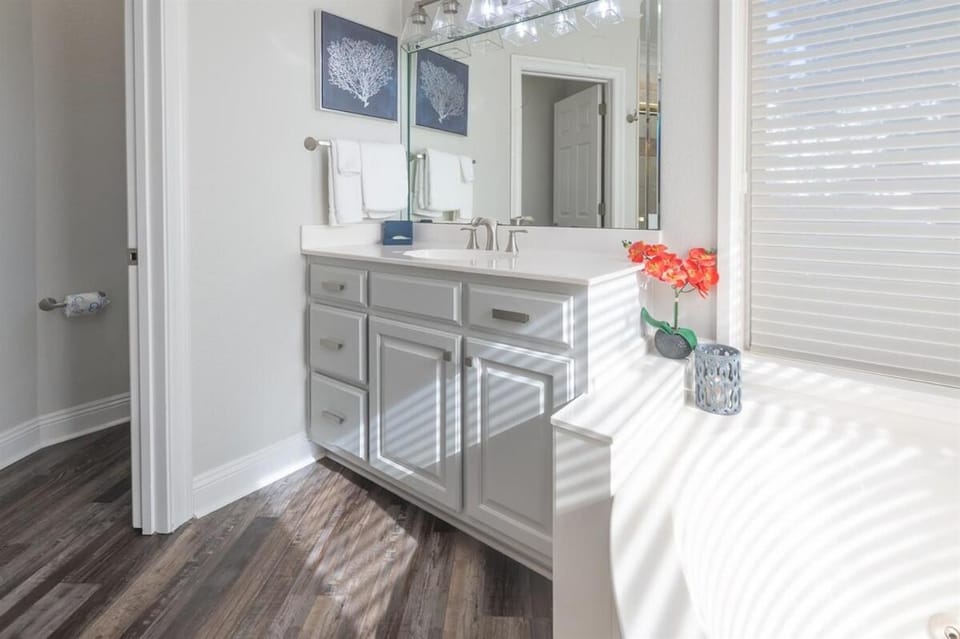 Free golf cart with easy beach access and resort amenities, pool, tennis, and more Villa in Destin