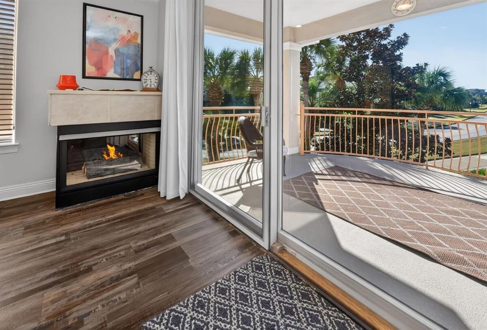 Free golf cart with easy beach access and resort amenities, pool, tennis, and more Villa in Destin