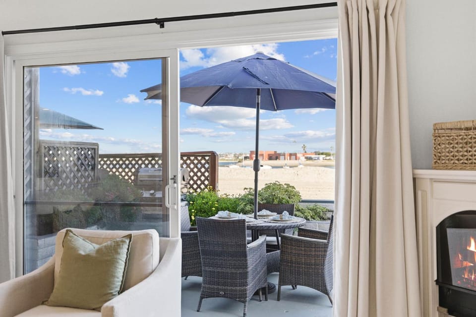 Bayfront Getaway | 2BR Retreat w/ Patio & BBQ, Steps to Sand House in Mission Beach