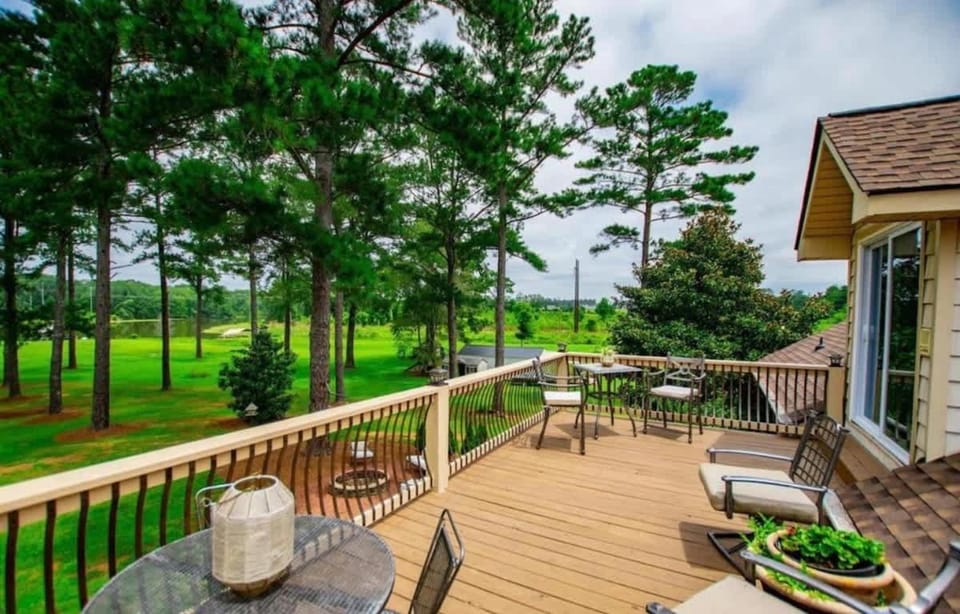 The Blue Heron Lakehouse! Superb 6-BR home Logan Martin Lake in charming Lincoln House in Pell City