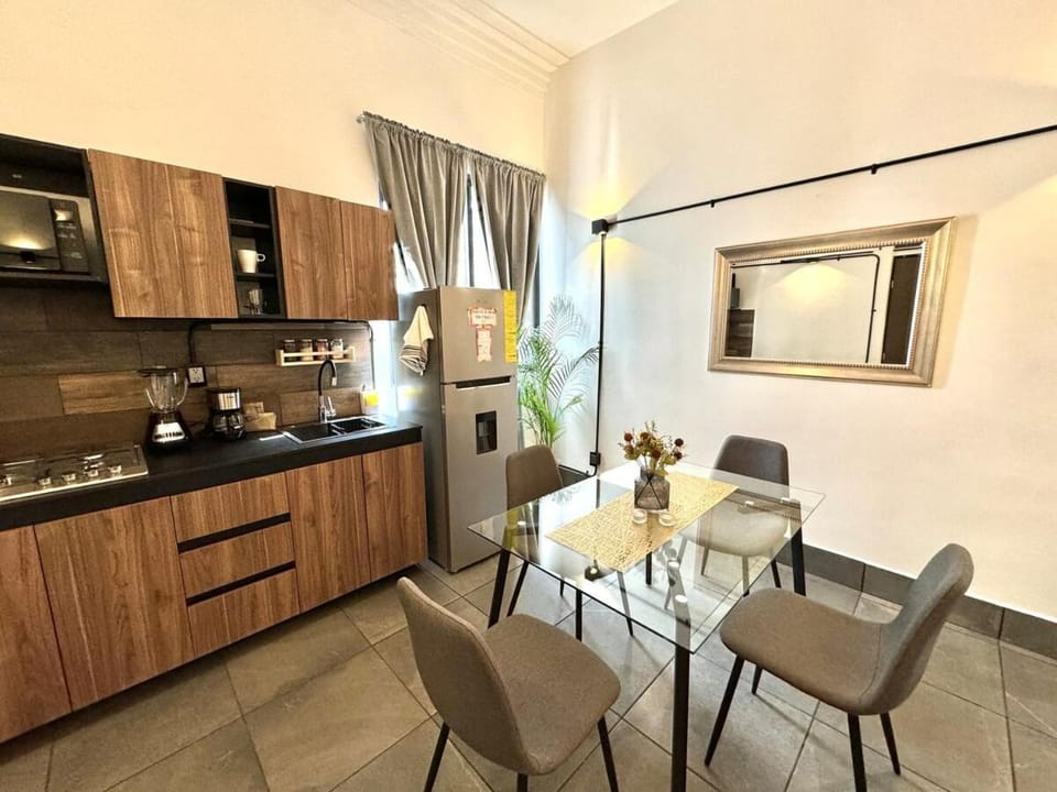 Dining area, kitchen