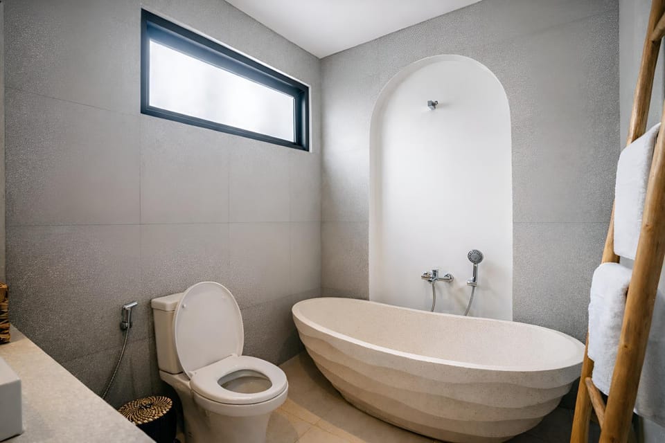 Shower, Toilet, Bathroom, Bath, bidet, towels