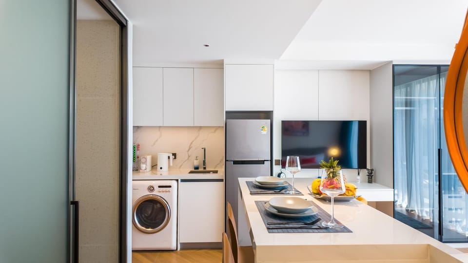 TV and multimedia, Coffee/tea facilities, Kitchen or kitchenette, Dining area, stove, washing machine