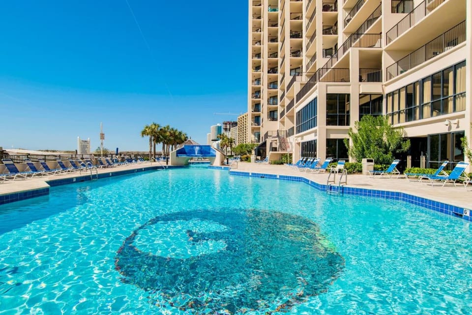 Beachfront 3BR Condo Balcony Pools House in Orange Beach