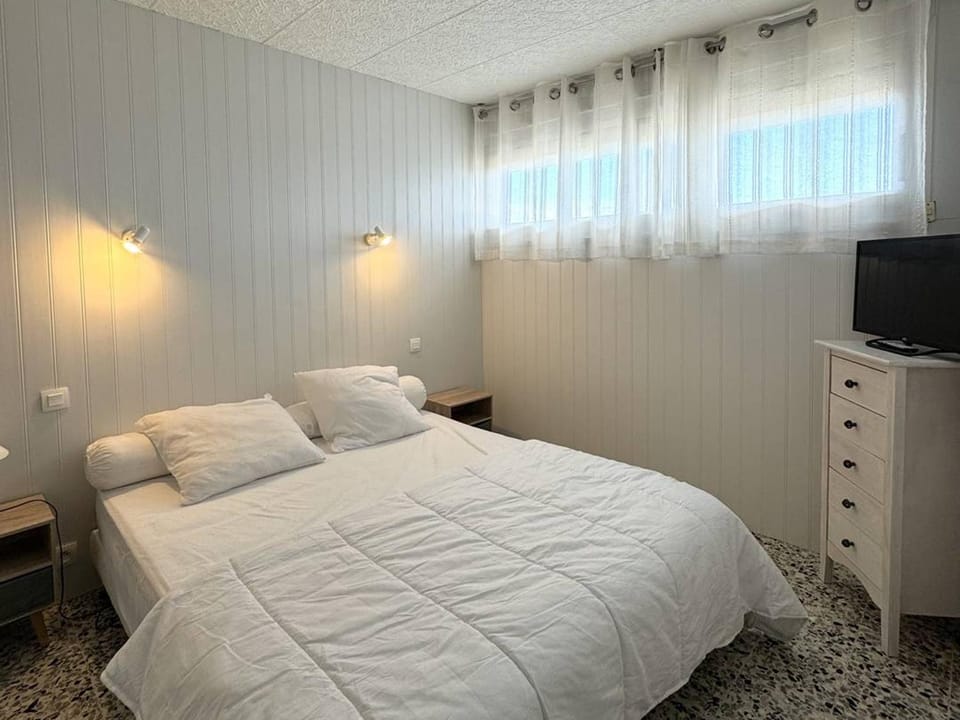 Appartement 4 pers avec terrasse, clim, parking à 200m de la plage - FR-1-529-30 Apartment in Le Barcarès