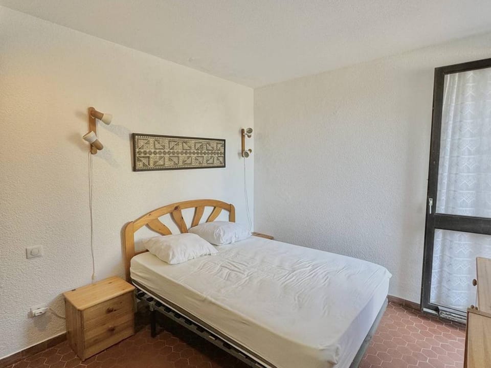 Appartement RDC - Accès Direct Plage, Terrasse, Parking Privé, Animaux Acceptés - FR-1-529-80 Apartment in Le Barcarès