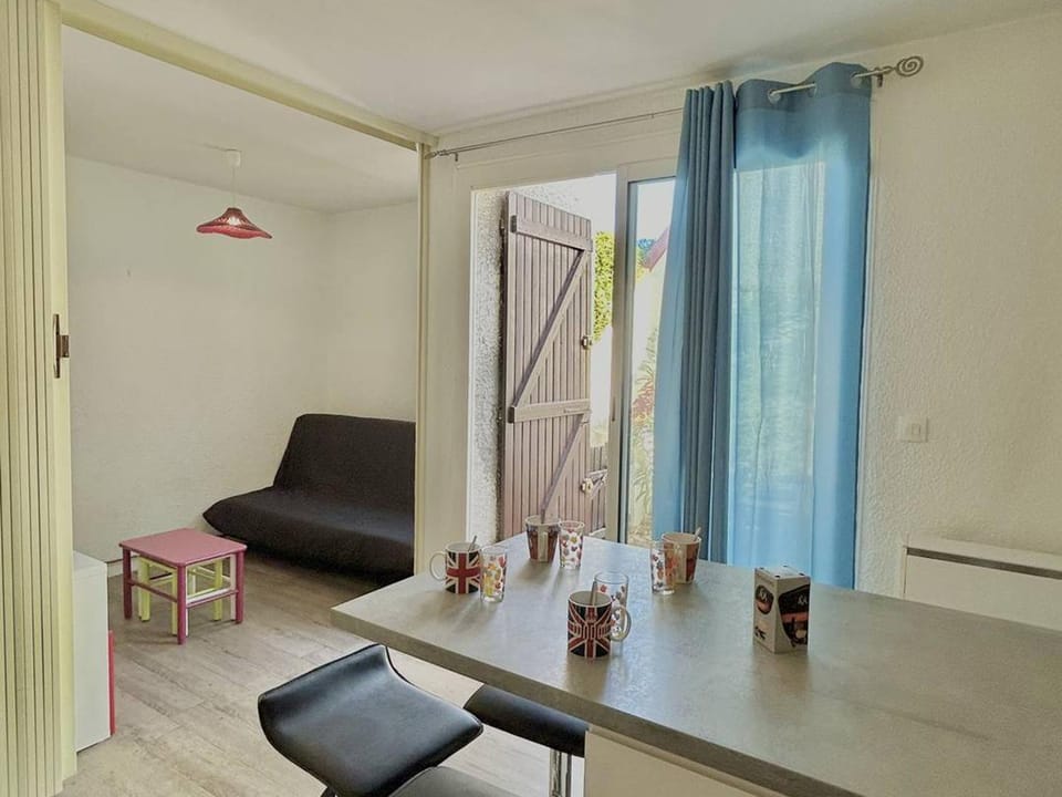 Appartement T2 avec Terrasse, Climatisation et Parking à 300m de la Plage au Barcarès - FR-1-529-258 Apartment in Le Barcarès