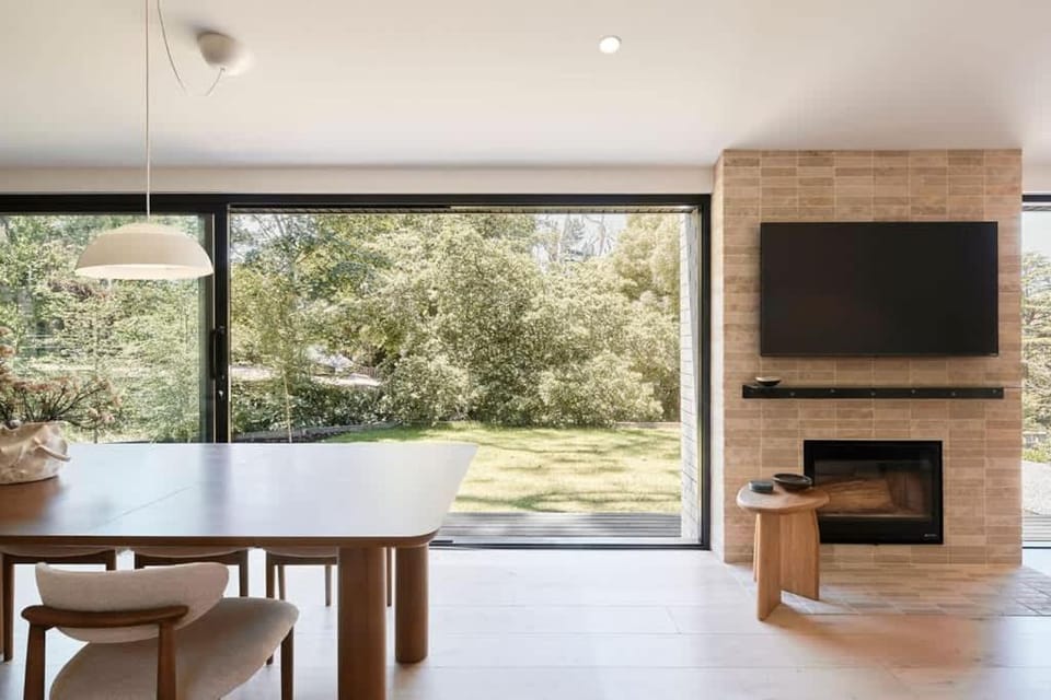 Communal lounge/ TV room, TV and multimedia, Living room, Seating area, Dining area, Evening entertainment