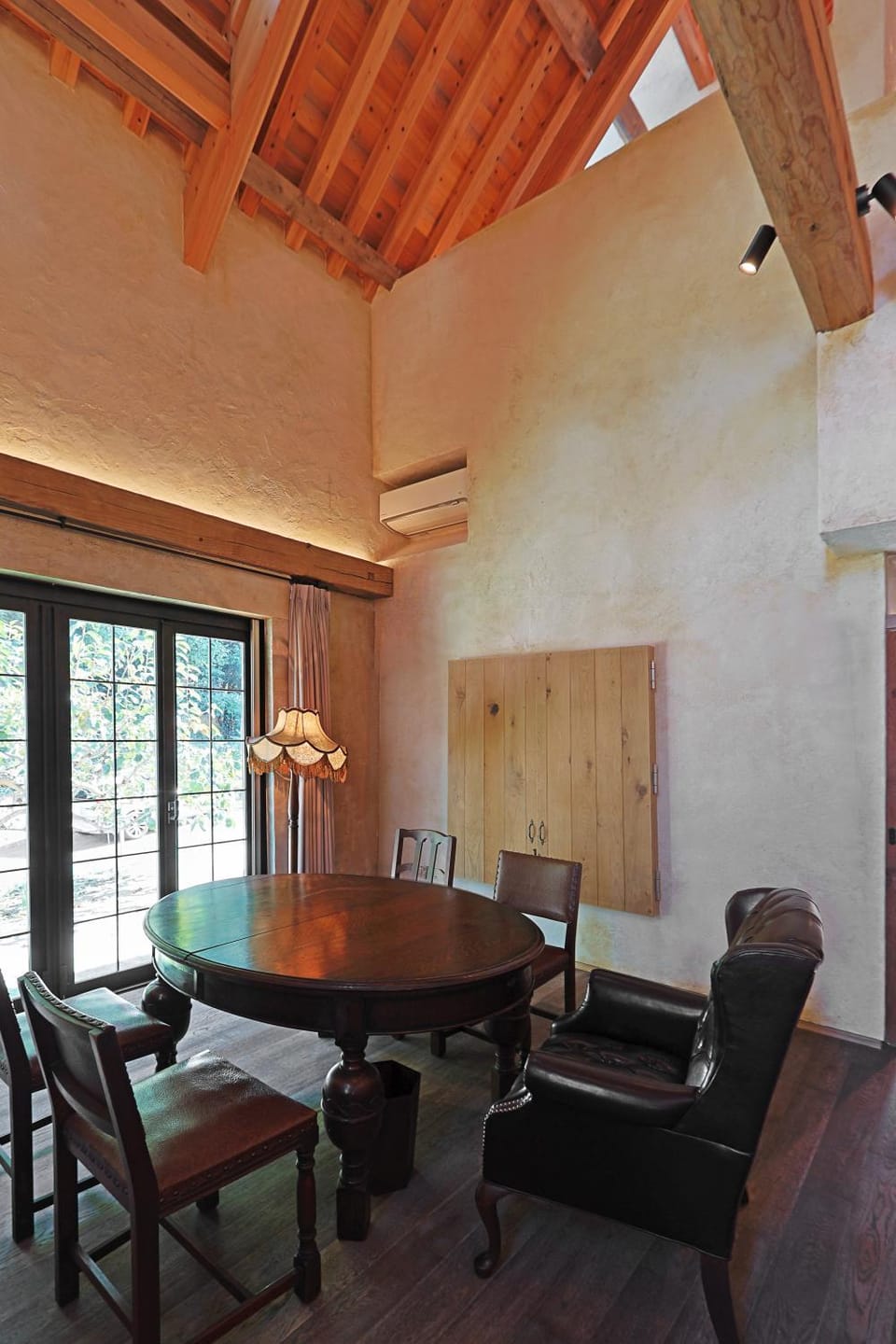 Day, Natural landscape, TV and multimedia, Photo of the whole room, Dining area, air conditioner