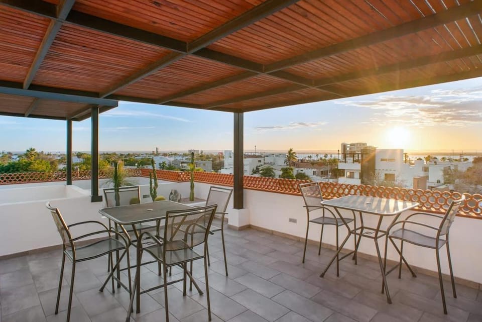 Pineda Suite 101 with Parking & Daily Housekeeping Apartment in La Paz