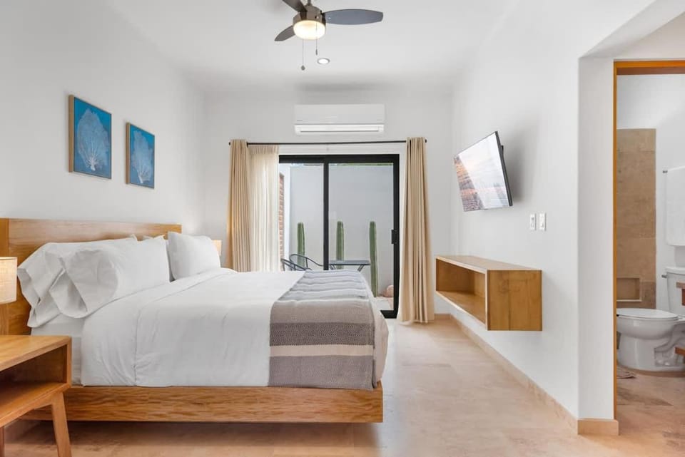 Pineda Suite 101 with Parking & Daily Housekeeping Apartment in La Paz
