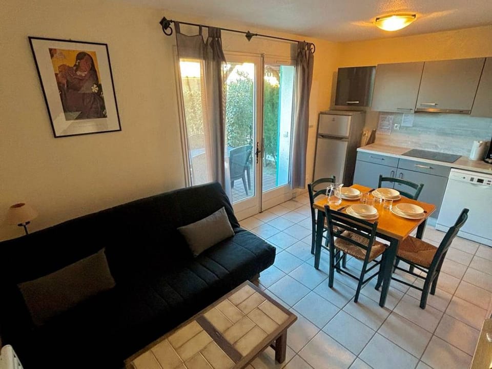 Charmante maisonnette 4 pers avec piscine et terrasse à 1,5 km de la plage - FR-1-529-282 Apartment in Le Barcarès