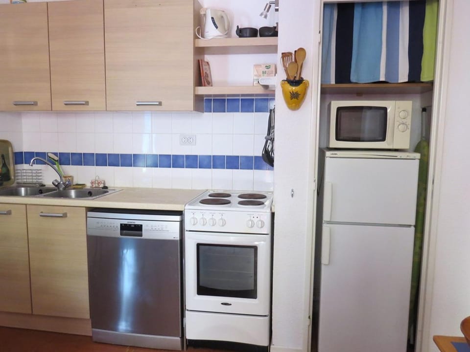 Appart T3 500m plage, parking privé, animaux admis - FR-1-529-298 Apartment in Le Barcarès