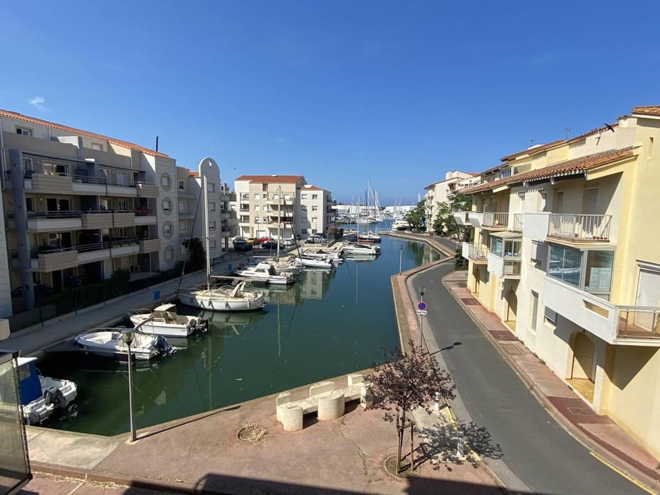 Deux-pièces 2* avec balcon et parking - Port Canet - FR-1-696-107 Apartment in Canet-en-Roussillon