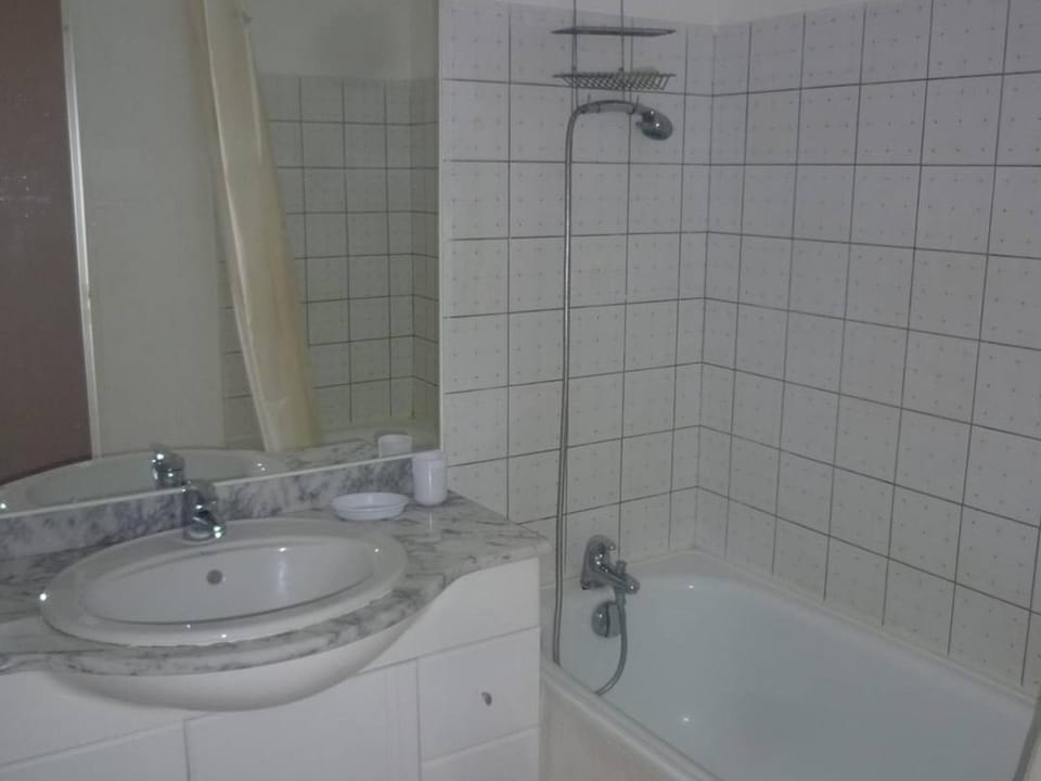 Agréable Appartement 3 Pièces avec Terrasse et Parking à Canet-Port - FR-1-696-114 Apartment in Canet-en-Roussillon