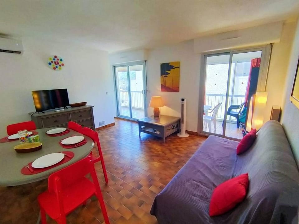 Agréable Appartement 3 Pièces avec Terrasse et Parking à Canet-Port - FR-1-696-114 Apartment in Canet-en-Roussillon