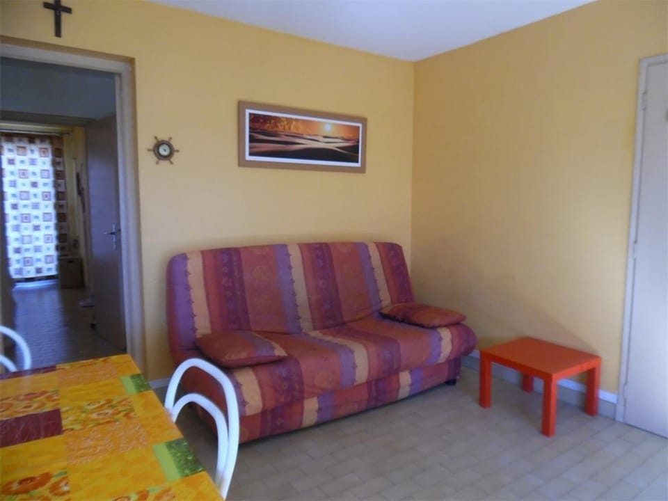 Charmant deux-pièces avec terrasse près de la plage, parking sécurisé - FR-1-696-108 Apartment in Canet-en-Roussillon