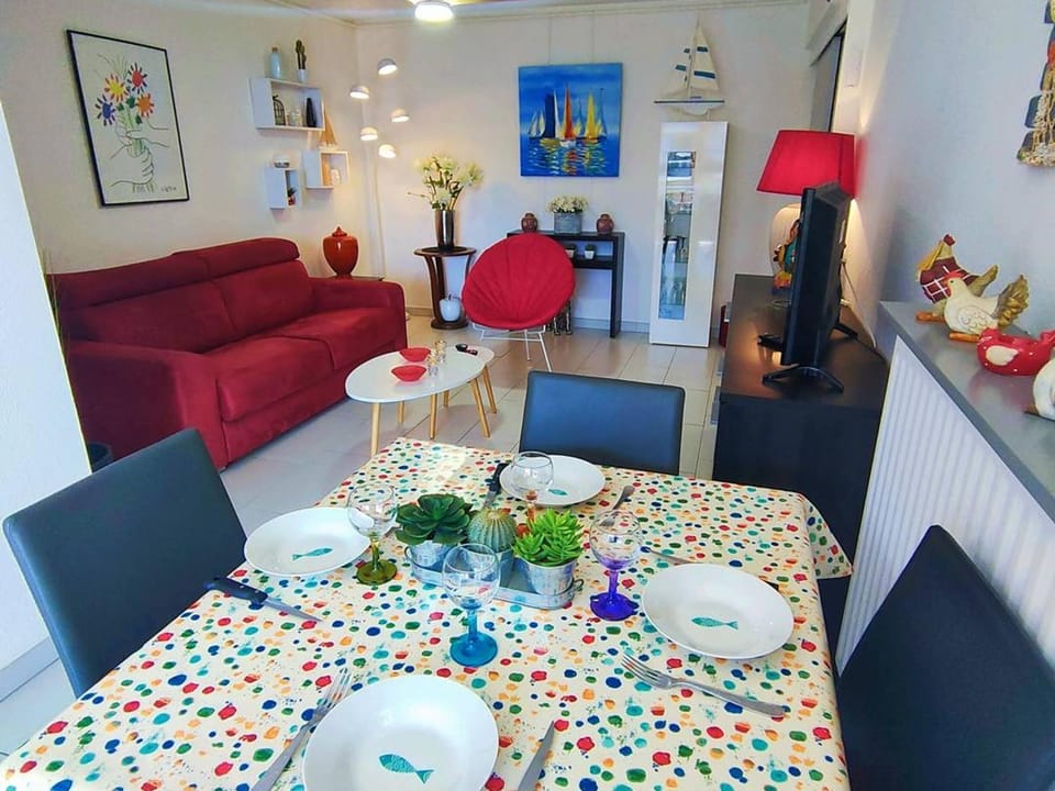 Appartement T2 Élegant à Canet-Plage - Parking Inclus - FR-1-696-119 Apartment in Canet-en-Roussillon