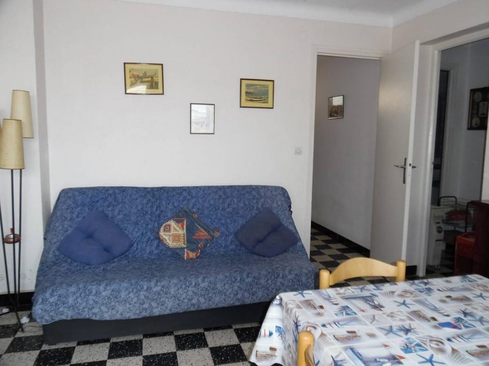 Spacieux T2 4 pers. avec parking proche plage à Canet-Plage - FR-1-696-120 Apartment in Canet-en-Roussillon