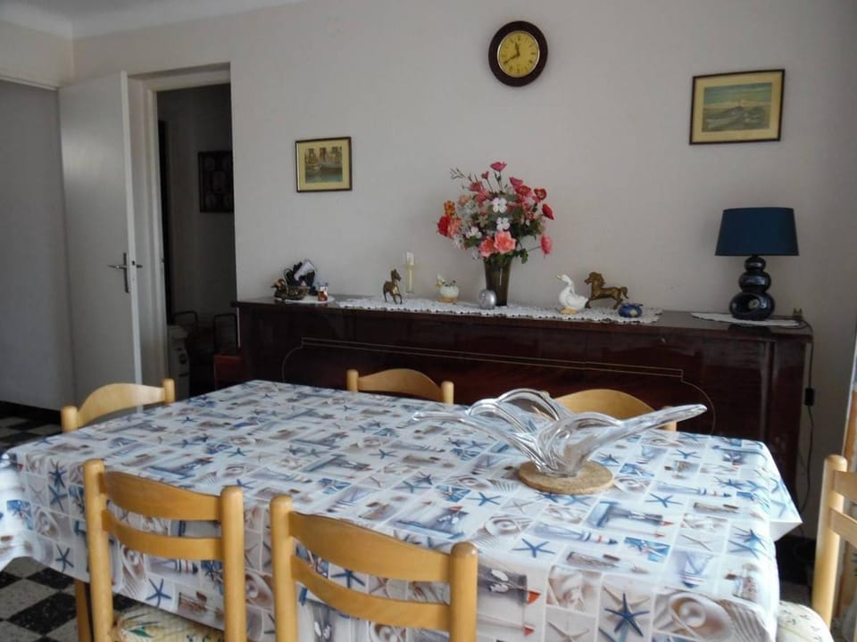 Spacieux T2 4 pers. avec parking proche plage à Canet-Plage - FR-1-696-120 Apartment in Canet-en-Roussillon