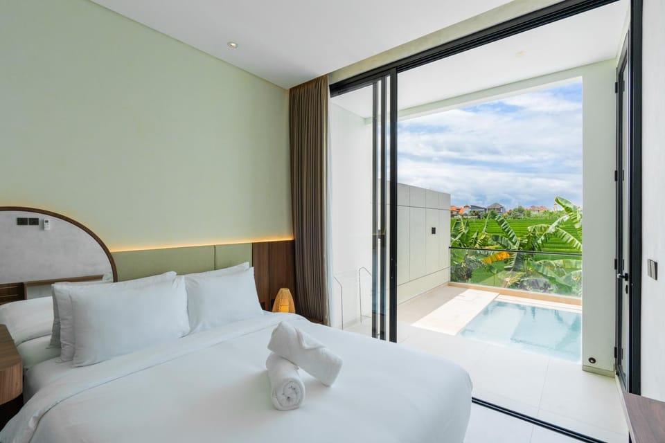 Casa Alden - 3BR Infinity Pool with Ricefield View Villa in North Kuta