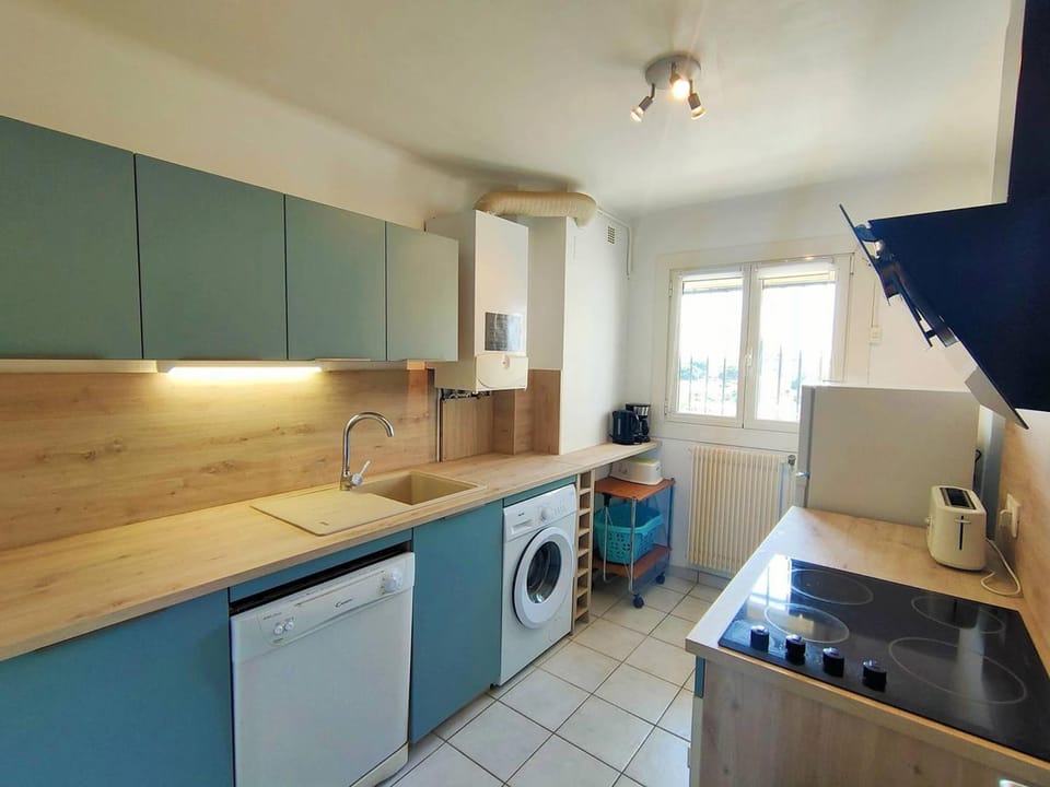 T2 rénové face mer avec balcon au Canet-Plage, 4 pers - FR-1-696-127 Apartment in Canet-en-Roussillon