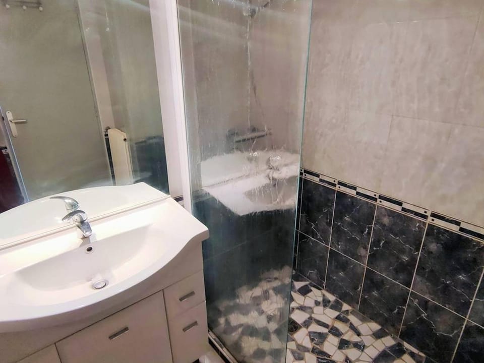 T2 rénové face mer avec balcon au Canet-Plage, 4 pers - FR-1-696-127 Apartment in Canet-en-Roussillon