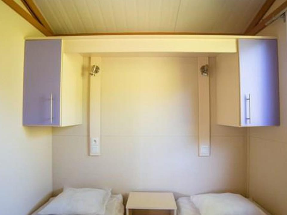 Spacieux Chalet avec Terrasse à Bénodet, 3 Chambres, 6 Pers. - API-1-52-1443 Campground/ 
RV Resort in Bénodet