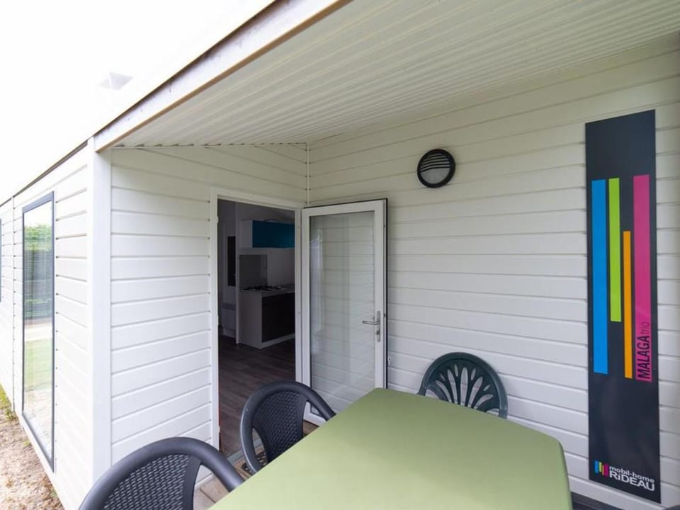 Mobil-home à Bénodet - 3 chambres, Terrasse - API-1-52-1448 Campground/ 
RV Resort in Bénodet