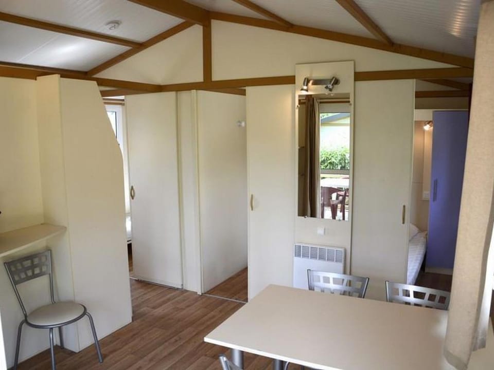 Chalet cosy avec terrasse à Bénodet - API-1-52-1447 Campground/ 
RV Resort in Bénodet