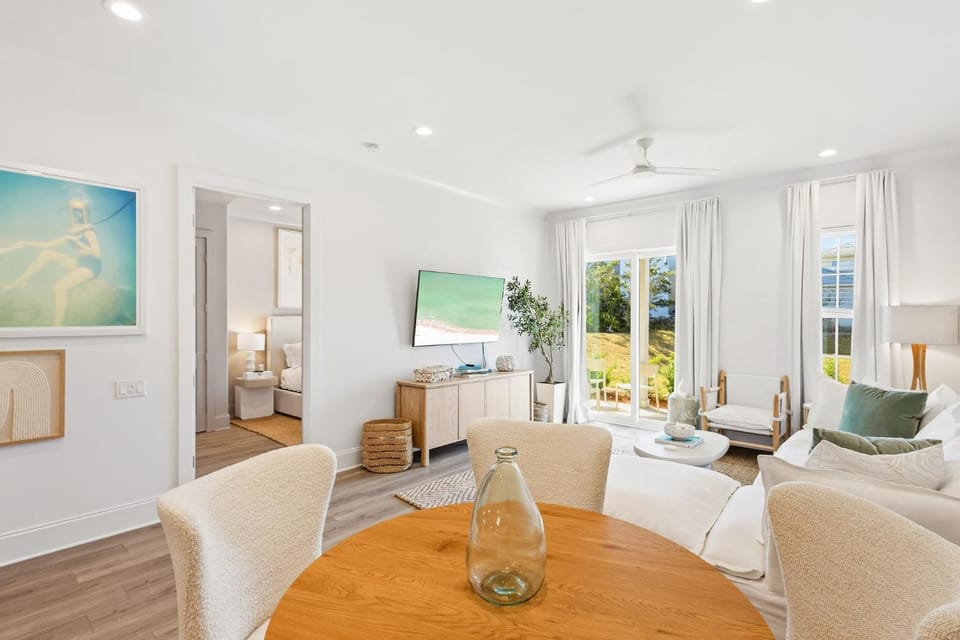 Patio, TV and multimedia, Living room, Dining area, Garden view