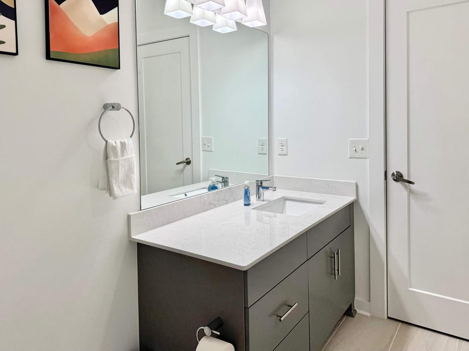 Bathroom, towels