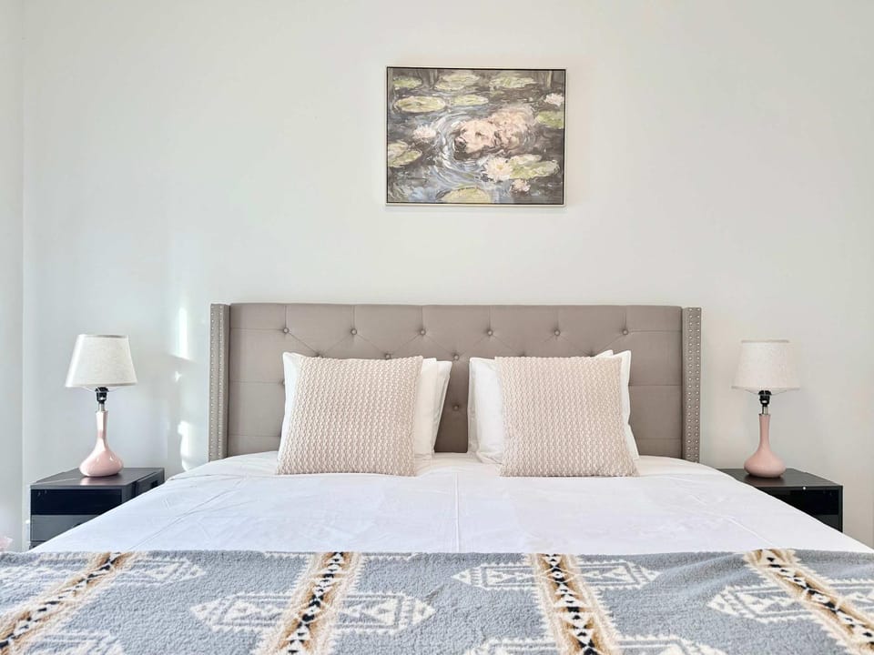 Bed, Decorative detail, Bedroom