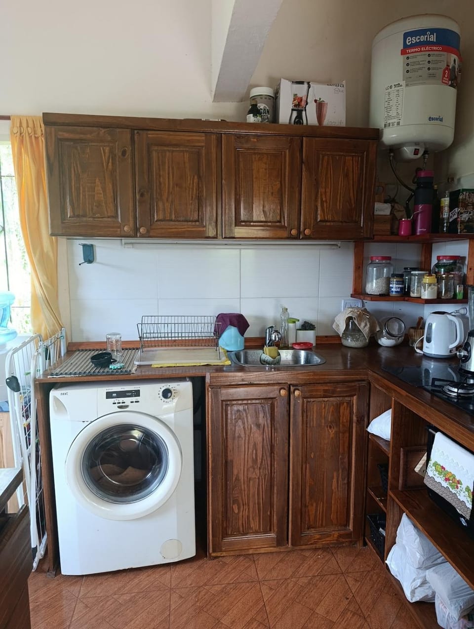 Kitchen or kitchenette, washing machine
