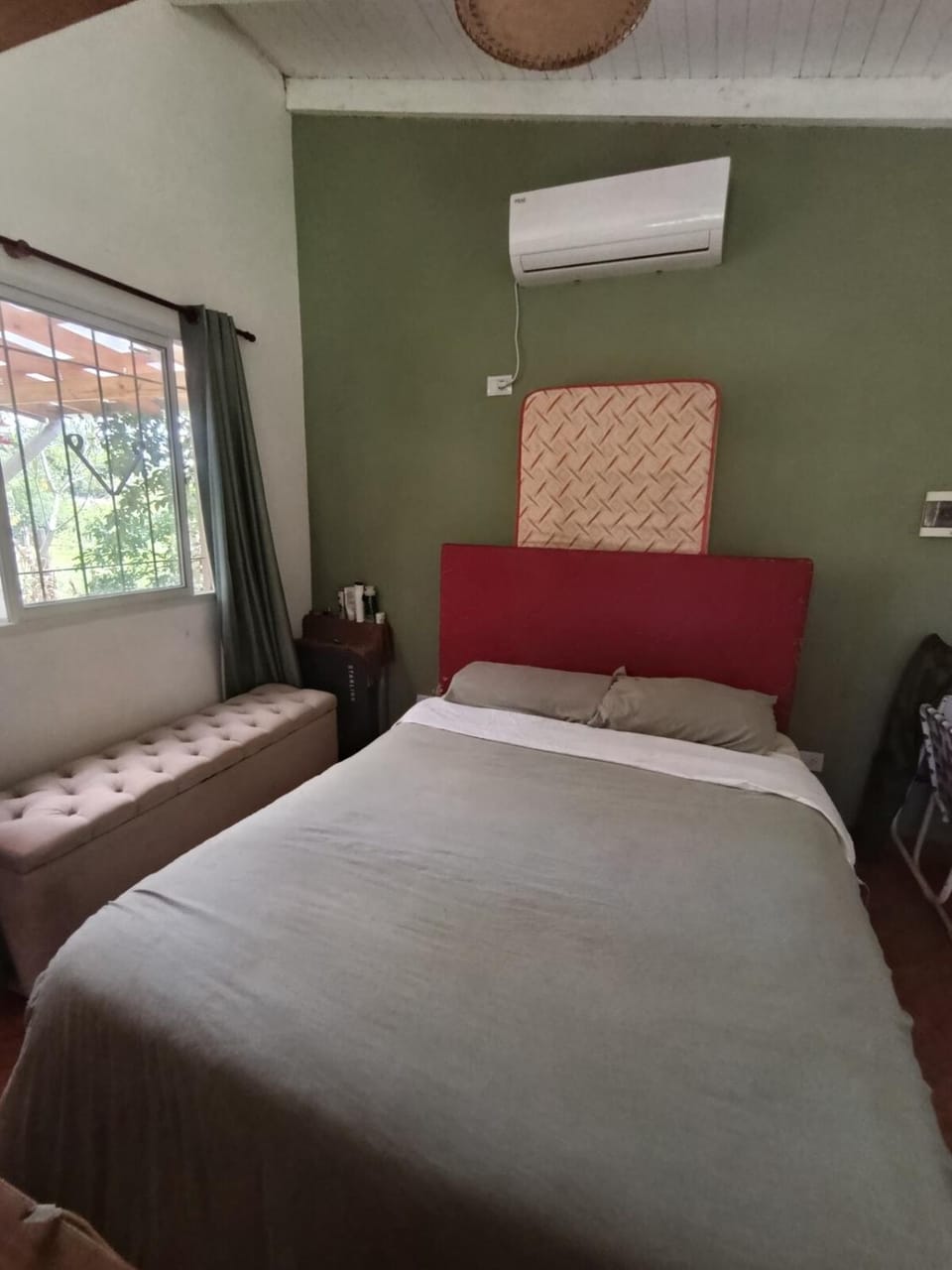 Bed, Photo of the whole room, air conditioner