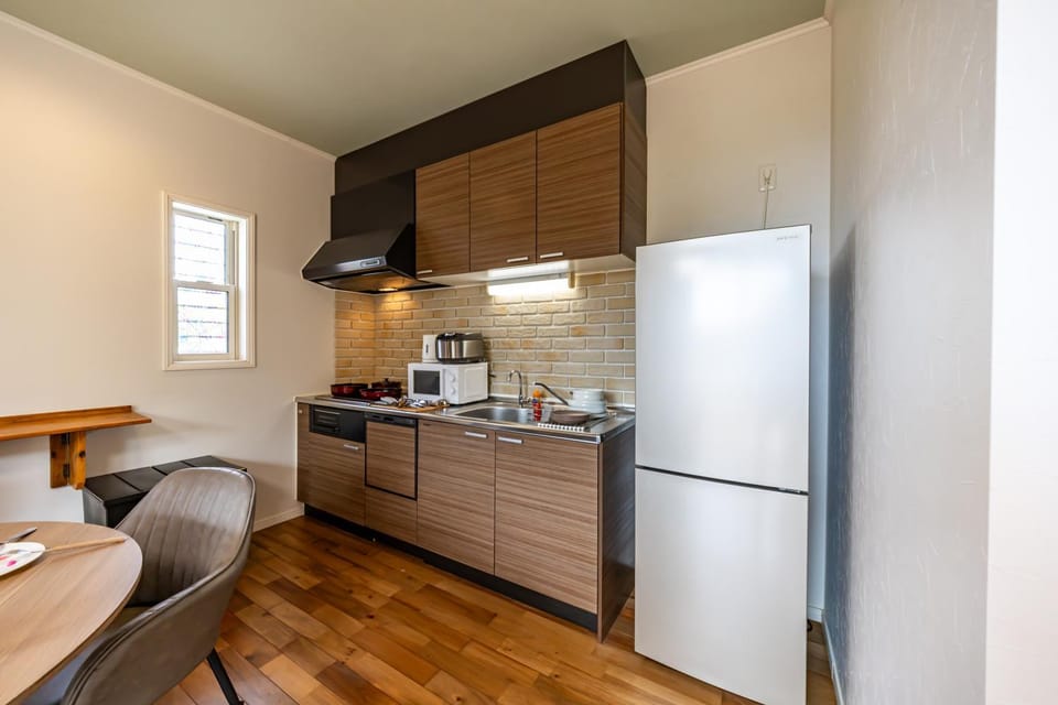 Kitchen or kitchenette, Dining area, dishwasher, stove