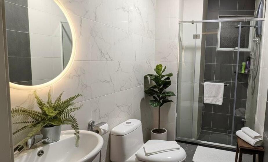 Shower, Toilet, Bathroom, bidet, towels
