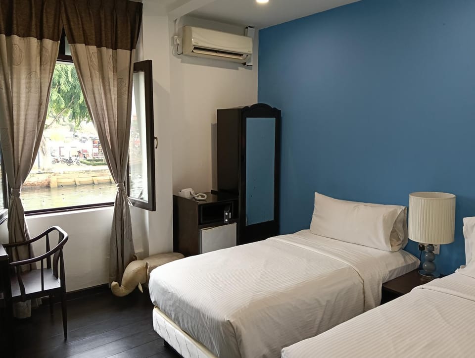 Bed, Photo of the whole room, Bedroom, internet, air conditioner