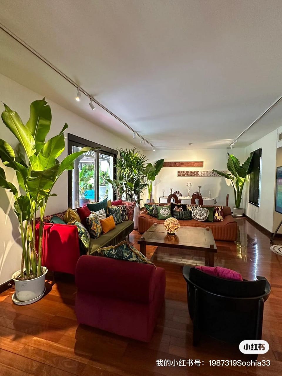 CBD Private Pool Villa Nanny Free Thai costumes 24hrs Security Breakfast Villa in Bangkok