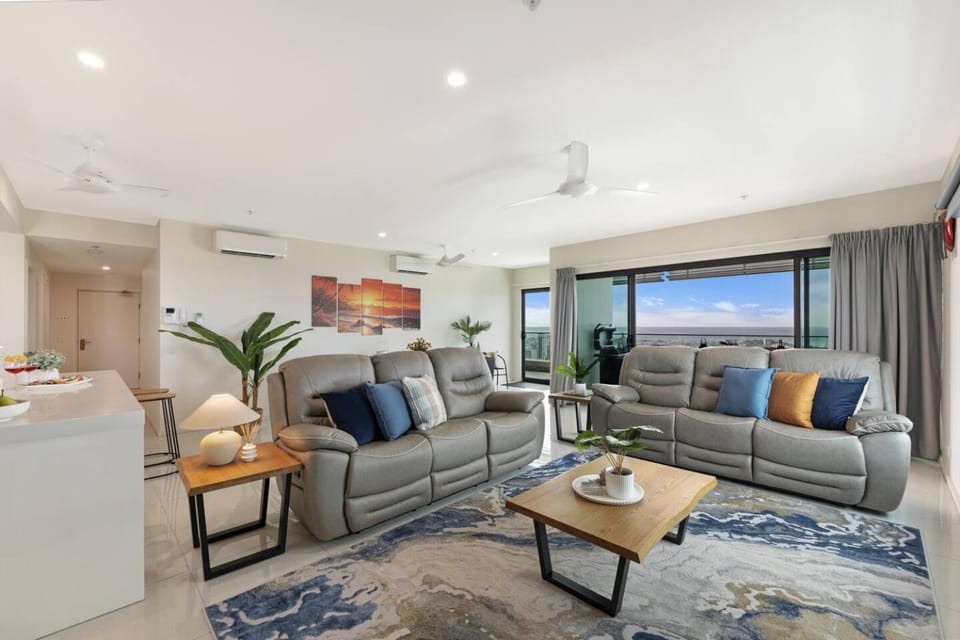 Living room, Seating area, air conditioner