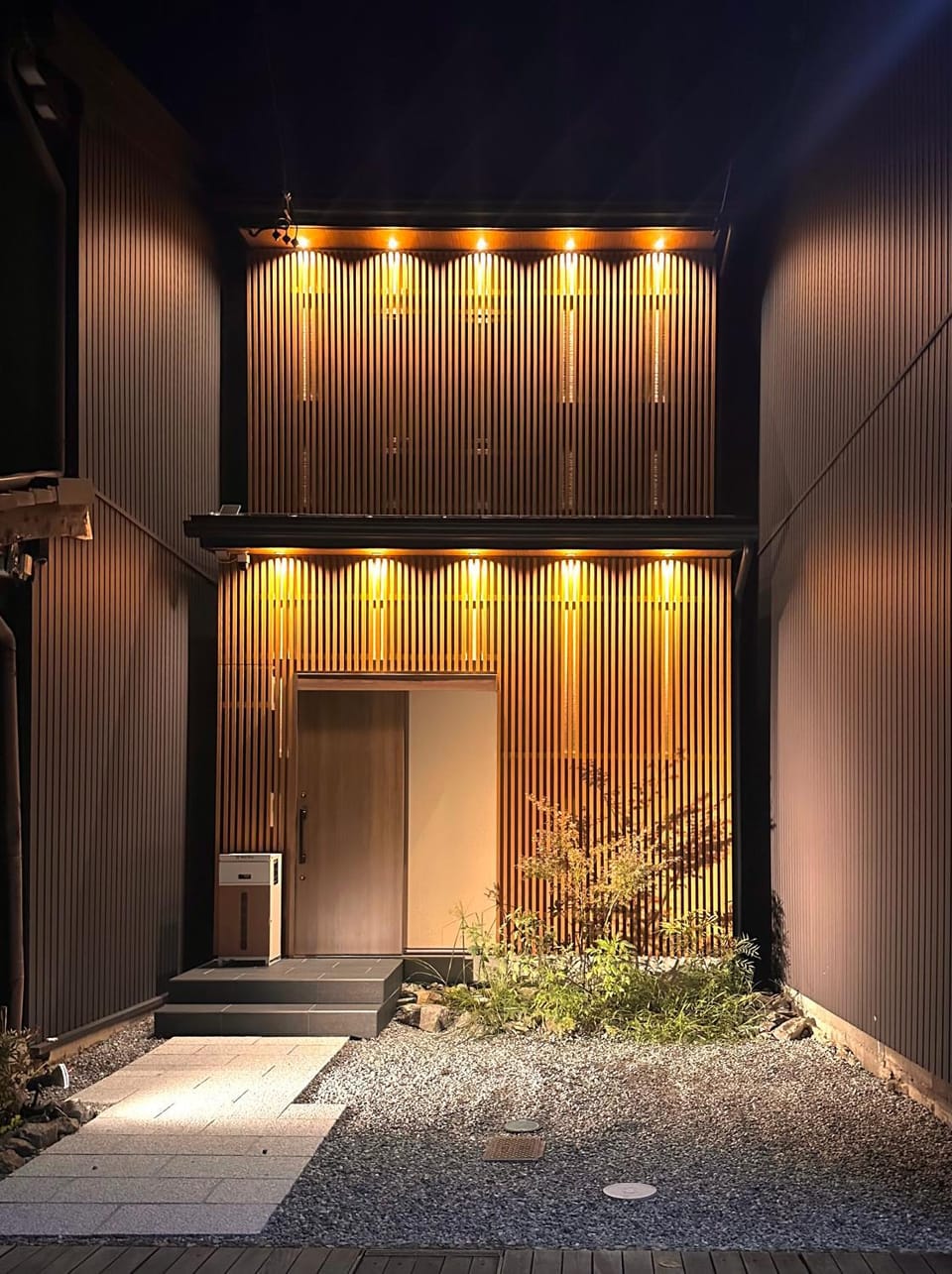 Facade/entrance, Night