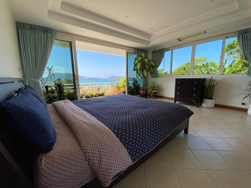 Andaman hill pool Seaview three bedroom House in Patong