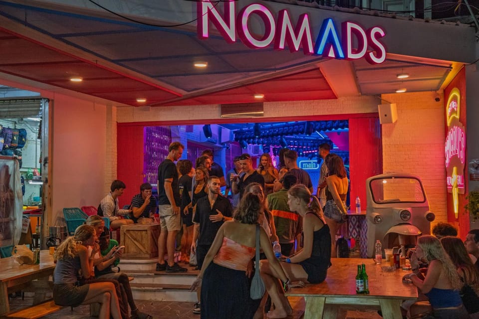 People, Nightclub / DJ, Evening entertainment, On site, group of guests