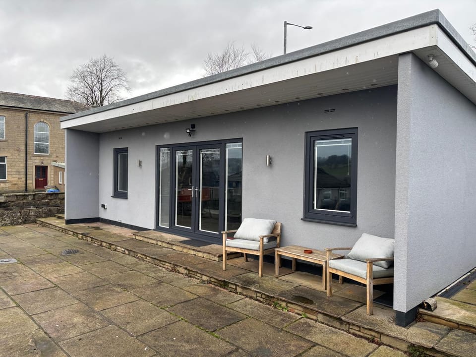 The halfway house - detached property in grounds of the main house Apartment in Pendle District