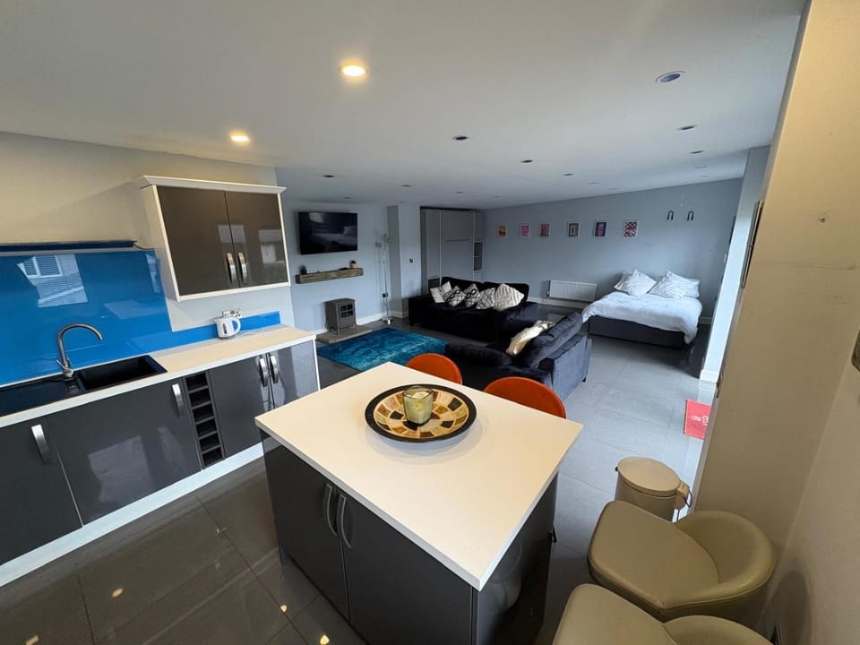 The halfway house - detached property in grounds of the main house Apartment in Pendle District