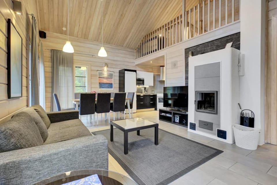 Villa Huurre - 200 m from the waters of Lake Pyhäjärvi Villa in Rovaniemi